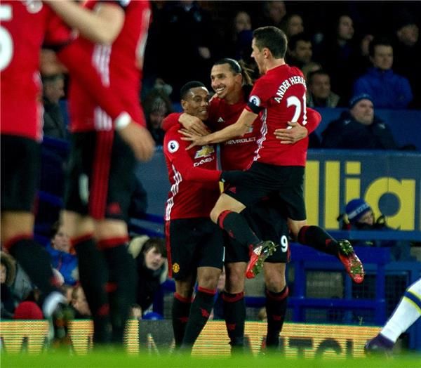 لاعبو مانشستر يونايتد - أرشيفية