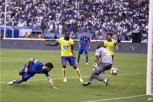 جانب من مواجهة سابقة بين الفريقين