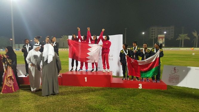 فريق البحرين مع ذهبية 100×4 في الشارقة