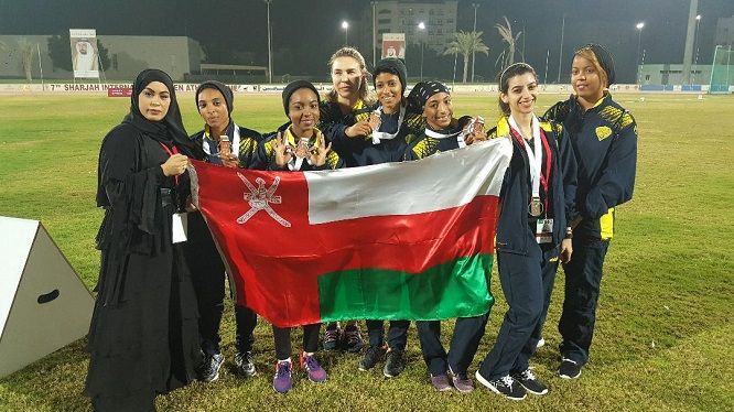 لاعبات سلطنة عمان بعد حصد ميداليات اليوم الأول