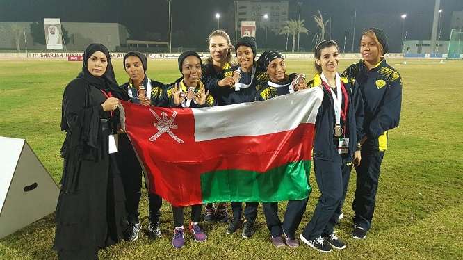 لاعبات سلطنة عمان بعد حصد ميداليات اليوم الأول