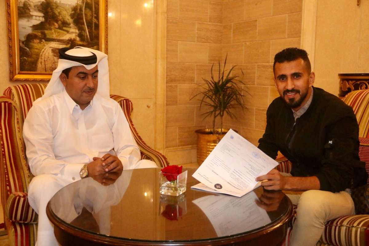 الصاصي لحظة التوقيع