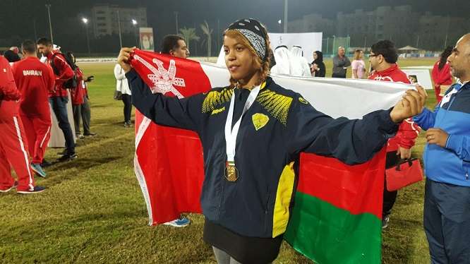 ضحى السناوي مع ذهبية رمي المطرقة