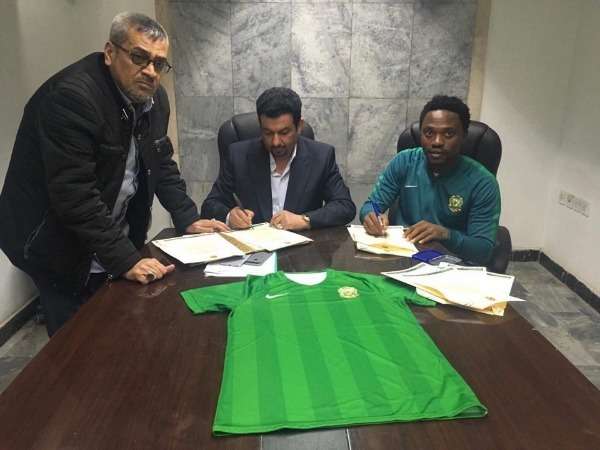 خلال توقيع العقود