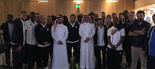 رئيس النادي مع البعثة