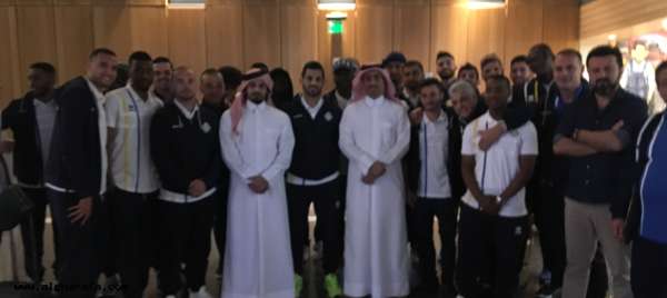 رئيس النادي مع البعثة