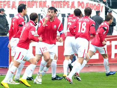 فرحة لاعبي سبارتاك نالتشيك بعد تسجيلهم هدف اللقاء الوحيد