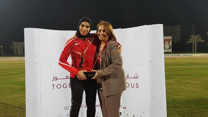 رقية الغسرة مع الشيخة حياة آل خليفة 