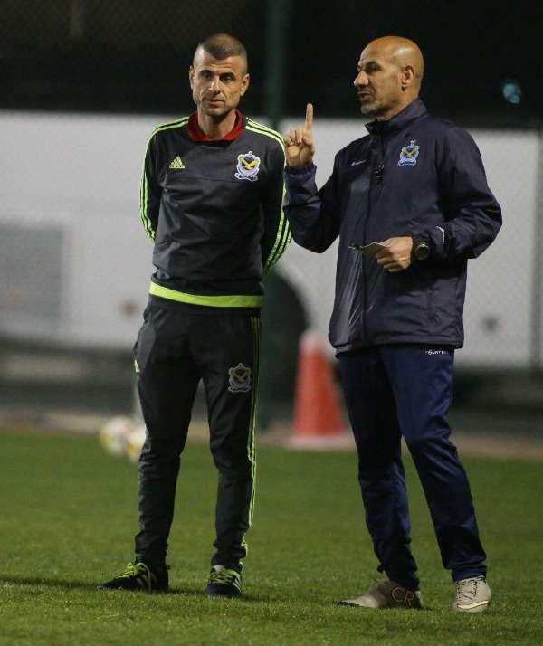 مدرب القوة الجوية شنيشل