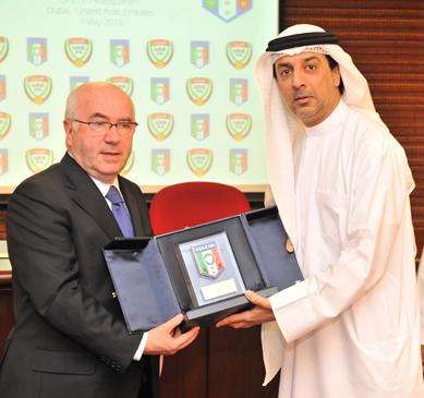 سعادة سعيد عبدالغفار نائب رئيس اتحاد الامارات لكرة القدم مع نائب رئيس الاتحاد الايطالي 
