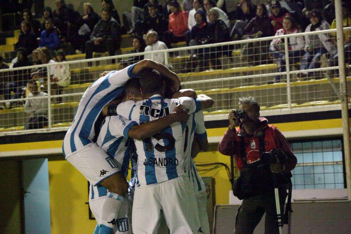 فرحة لاعبي راسينج 