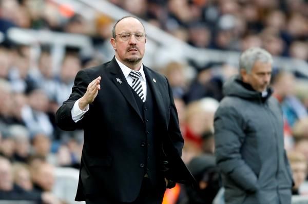 بينيتيز وخلفه مورينيو