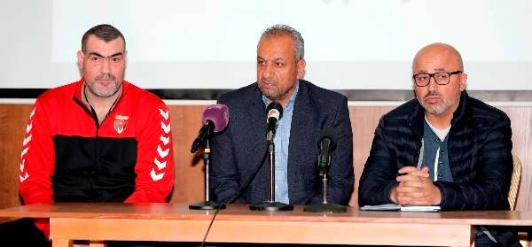 جانب من المؤتمر الصحفي