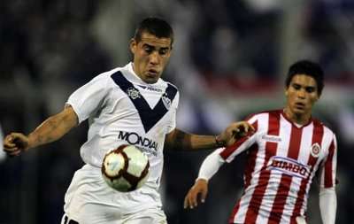 أوتاميندي على يسار الصورة