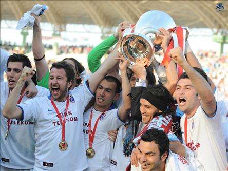 فرحة لاعبي طرابزون سبور بالكأس