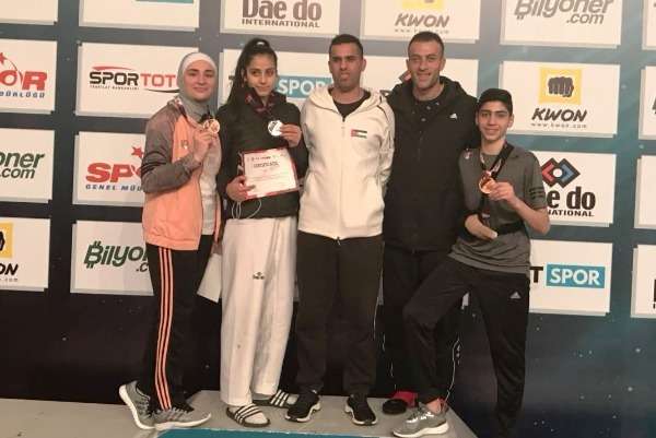 جانب من التتويج