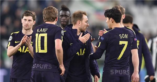 لاعبو توتنهام