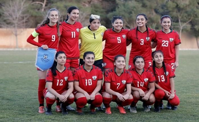 لاعبات منتخب أفغانستان قبل مواجهة الأردن