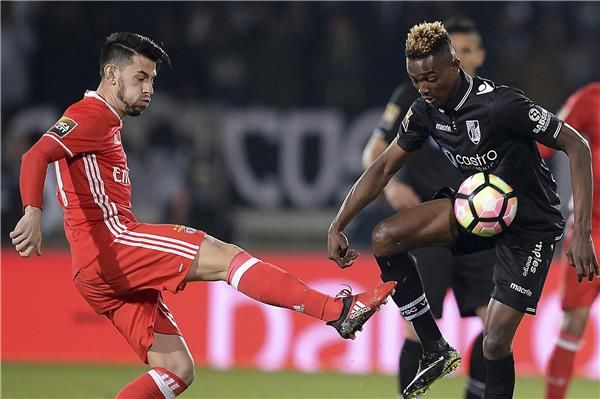 بيرنارد مينساه