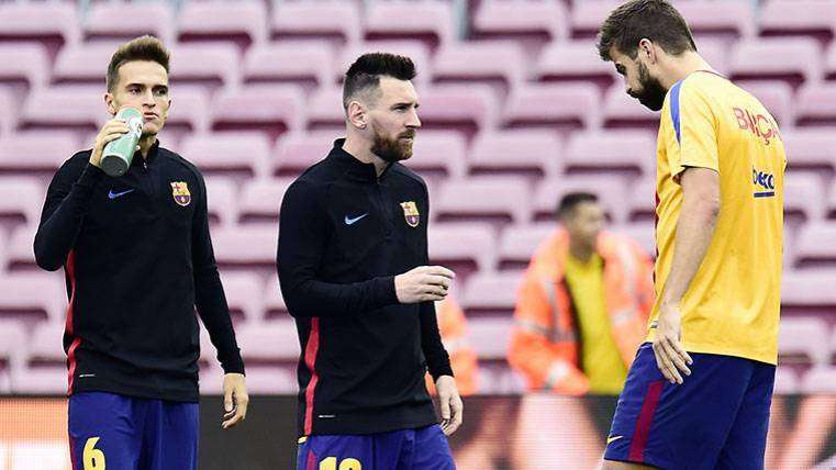 بيكيه ودينيس سواريز مع ميسي