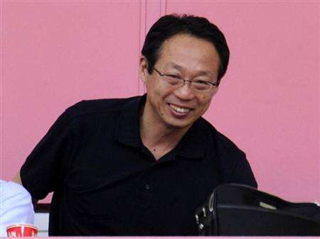 السيد أوكادا في مدرجات استاد ناغاي لمشاهدة مباراة سيريزو أوساكا وكاشيما أنتلرز