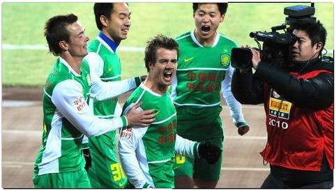 لاعبي فريق بكين غوان الصيني