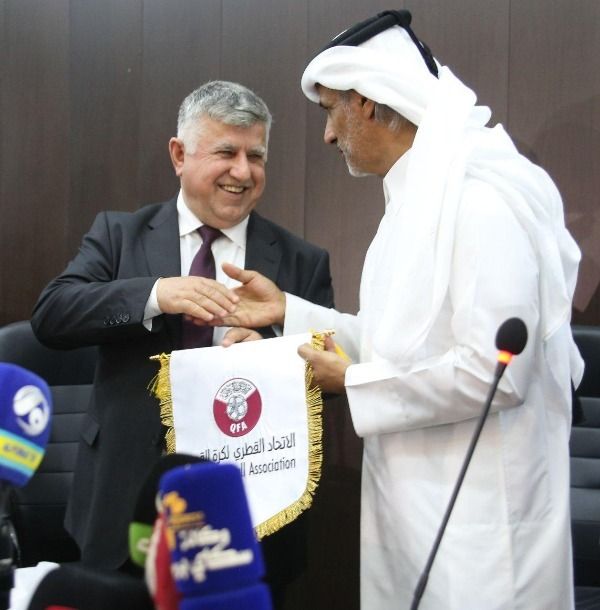 جانب من لقاء رئيسي الاتحادين العراقي والقطري