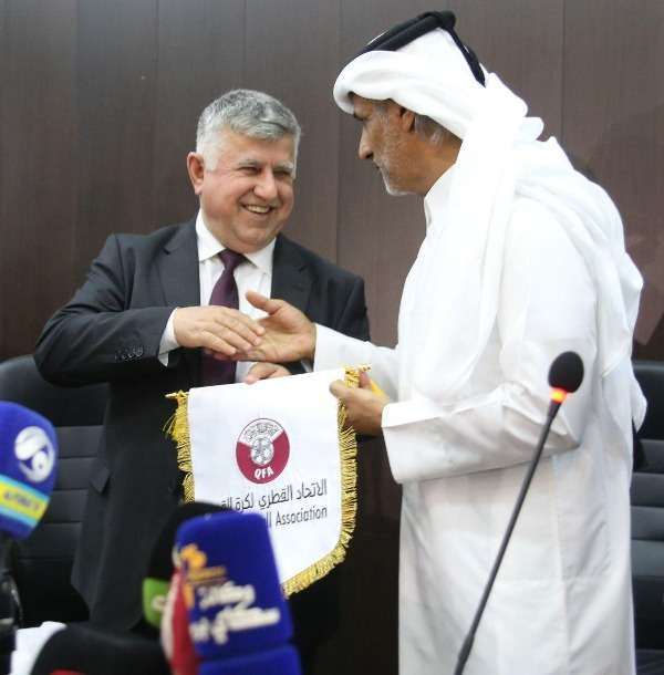 جانب من لقاء رئيسي الاتحادين العراقي والقطري