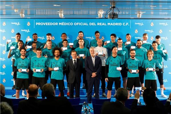 بوتراجينيو مع لاعبي ريال مدريد