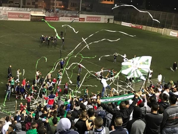 فرحة جماهير المكبر بعد الفوز على شباب الخليل