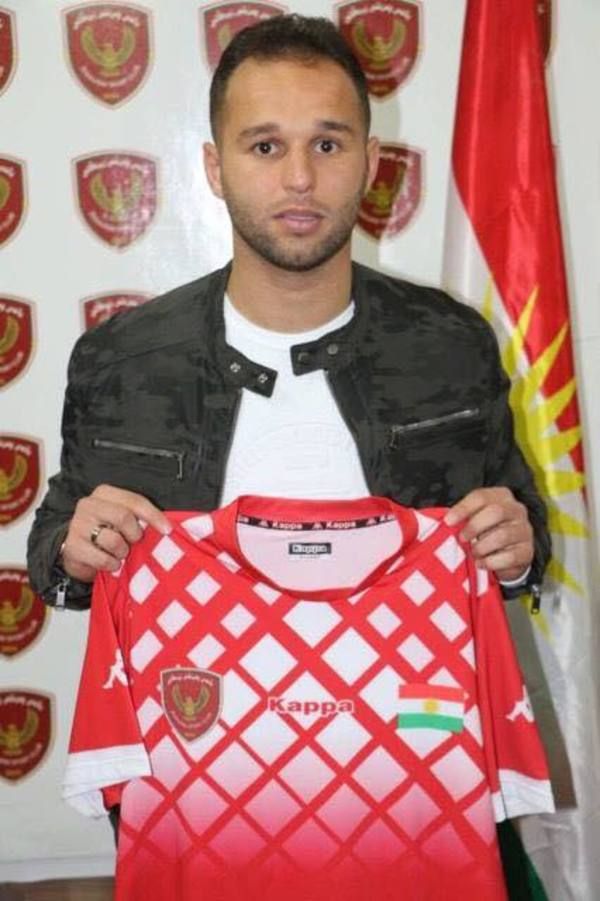 جانب من التوقيع