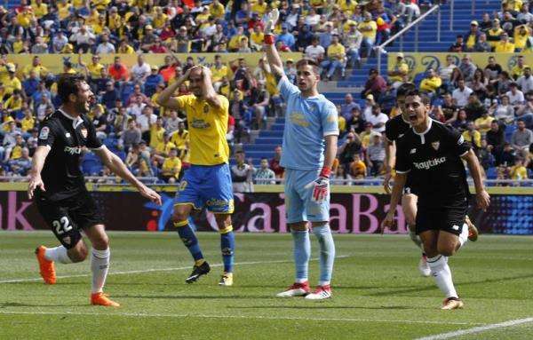 فرحة لاعبي إشبيلية