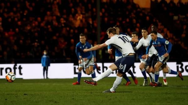 من لقاء توتنهام وروتشديل