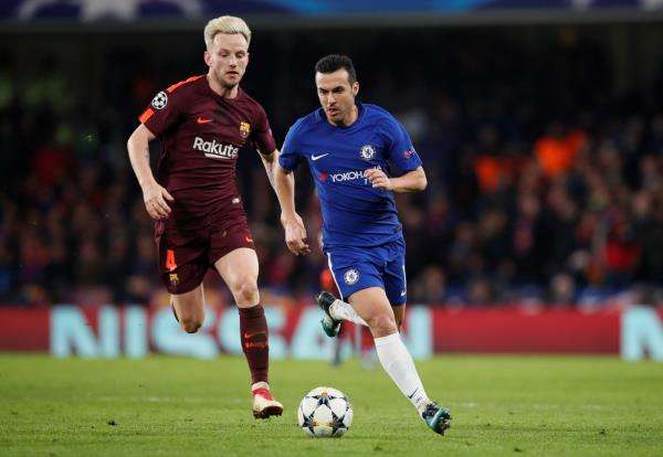 بيدرو أمام برشلونة