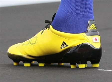 صورة مقربة لحذاء ناكامورا الجديد المقدم من أديداس