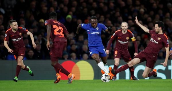 بوسكيتس بين لاعبي برشلونة أمام تشيلسي