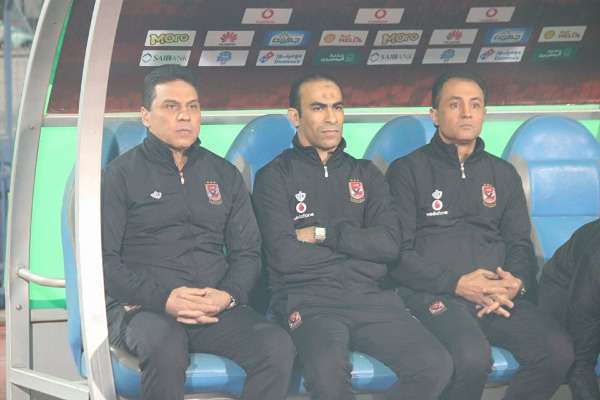 حسام البدري (أقصى اليسار)