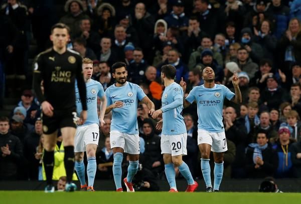 سترلينج بين لاعبي السيتي