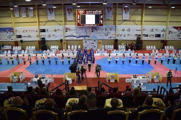 من الافتتاح