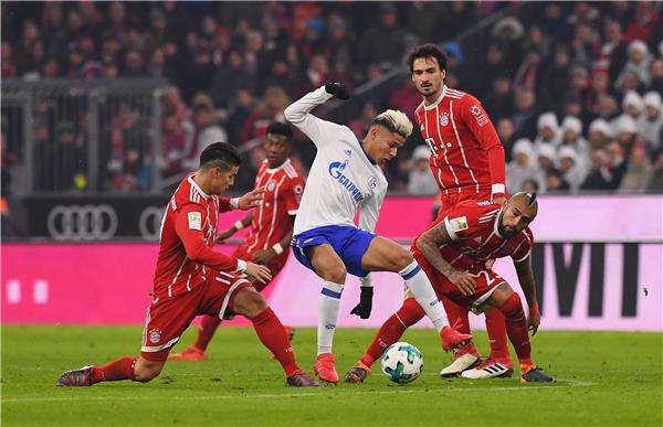 خاميس رودريجيز مع لاعبي البايرن