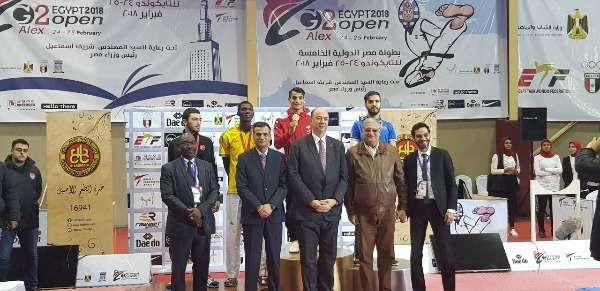 جانب من تتويج أبو غوش بالميدالية الذهبية