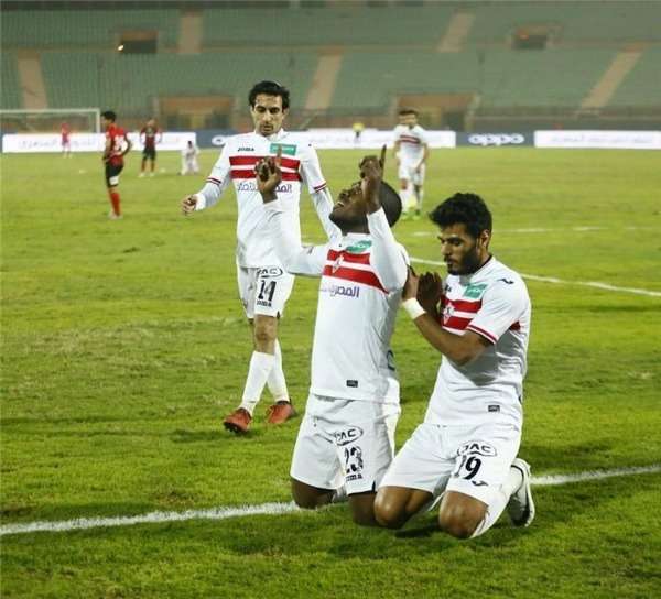 كاسونجو مع  لاعبي الزمالك