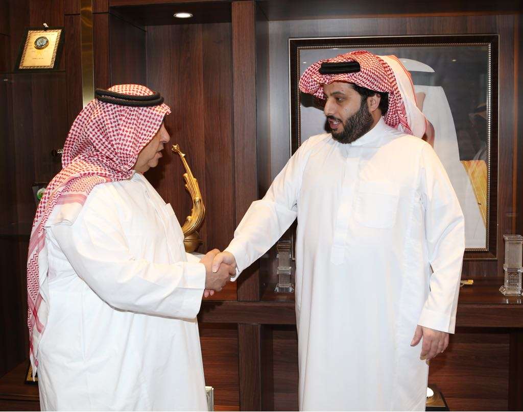 جانب من توقيع الاتفاقية