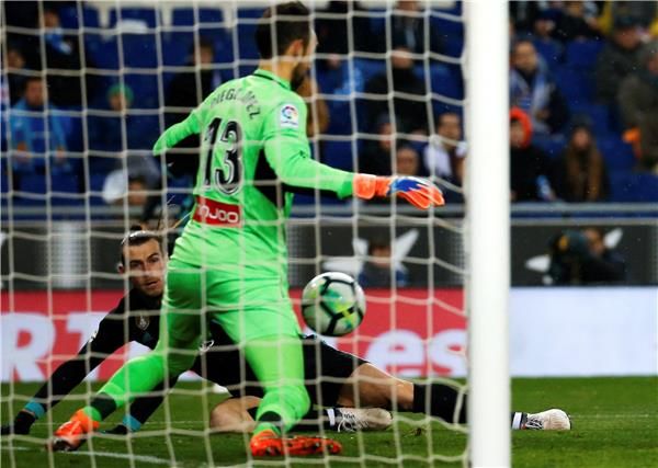 بيل في مواجهة حارس إسبانيول