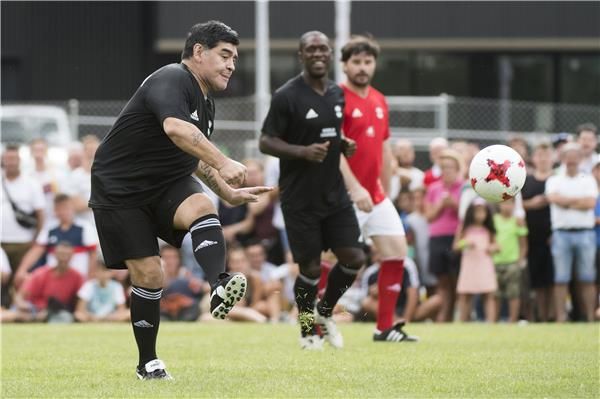 دييجو أرماندو مارادونا 