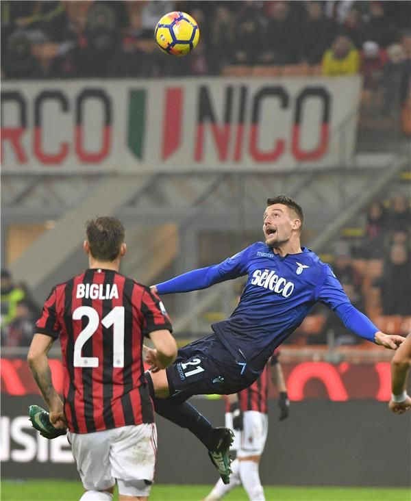 جانب من مواجهة سابقة بين الفريقين 