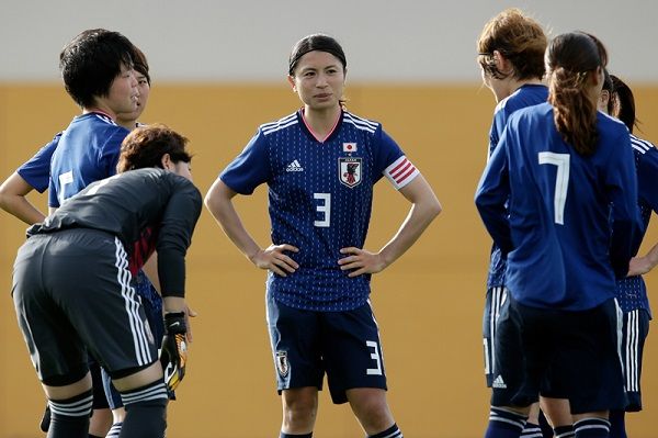 لاعبات اليابان بعد الخسارة من هولندا