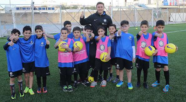 زانيتي مع الأطفال