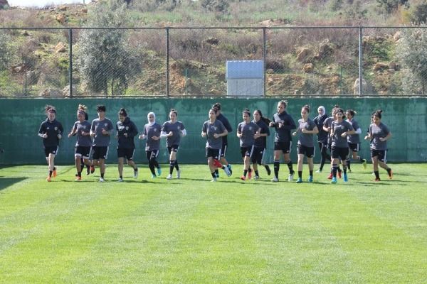 جانب من تدريبات منتخب الأردن