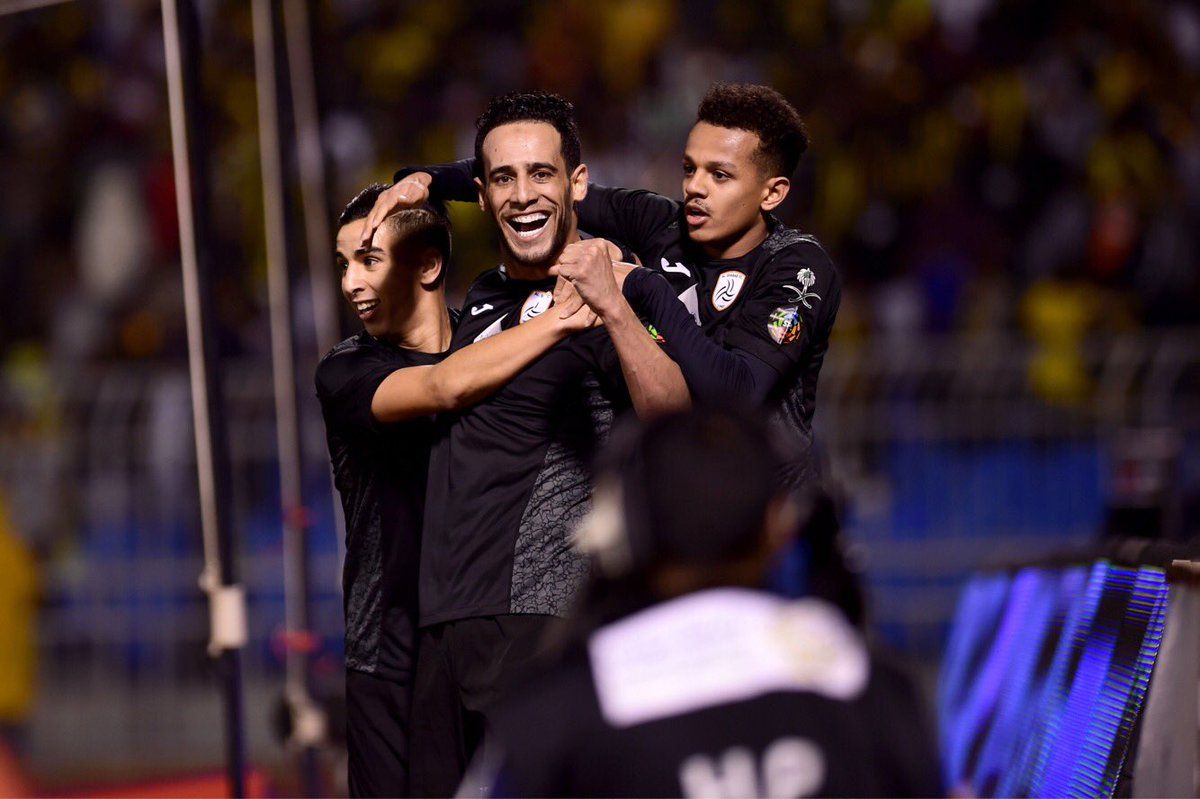 لاعبو الشباب